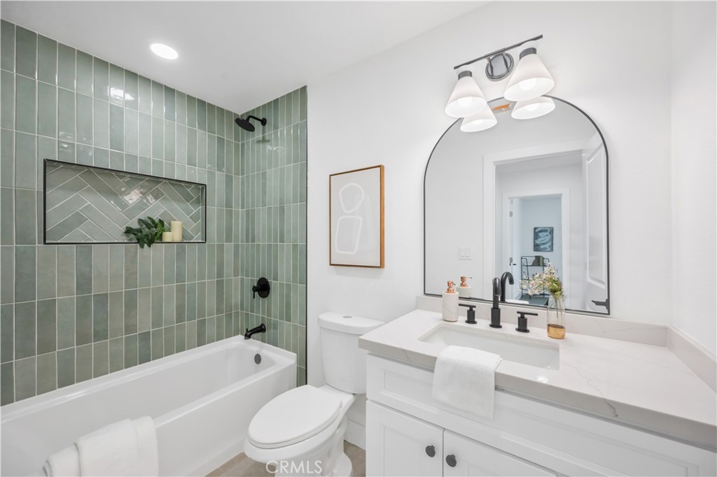 MLS #OC25200560 image #17