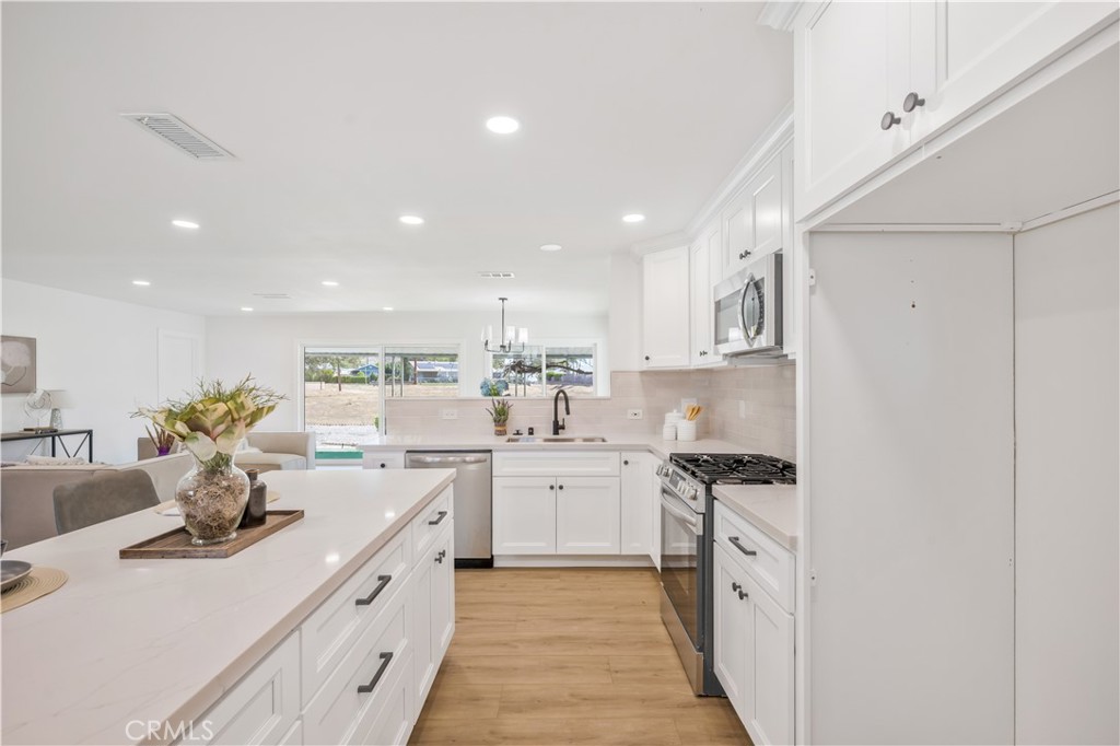 MLS #OC25200560 image #6