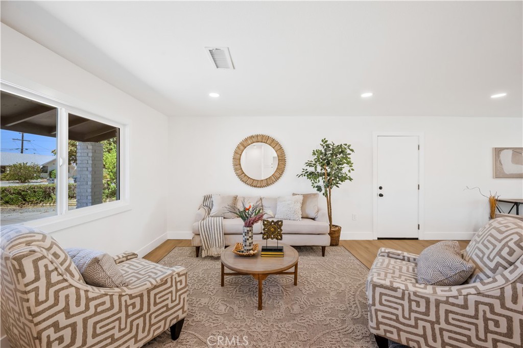 MLS #OC25200560 image #8