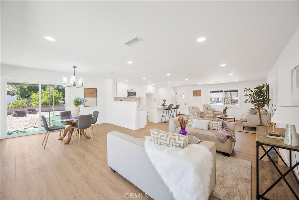 MLS #OC25200560 image #9