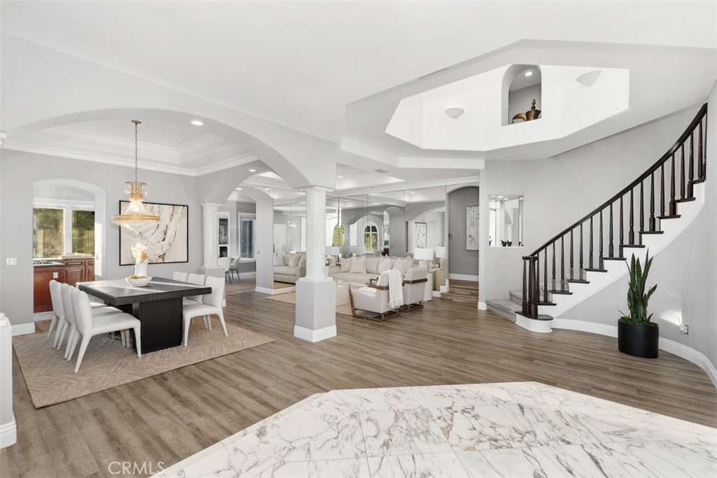 MLS #OC25200585 image #1