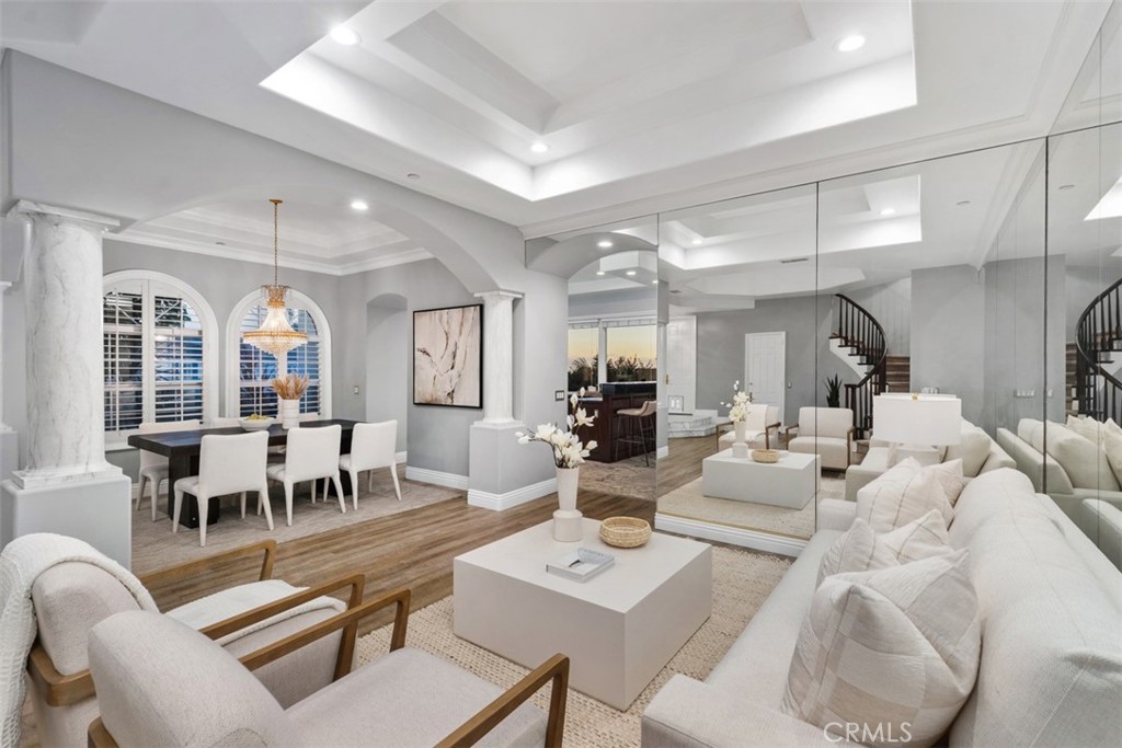 MLS #OC25200585 image #10