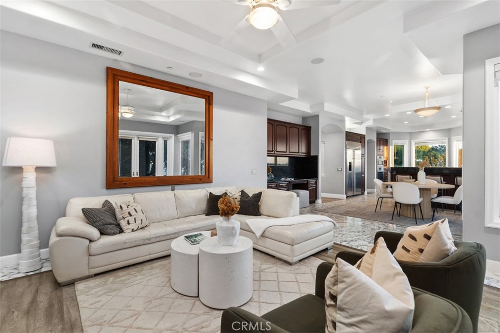 MLS #OC25200585 image #14