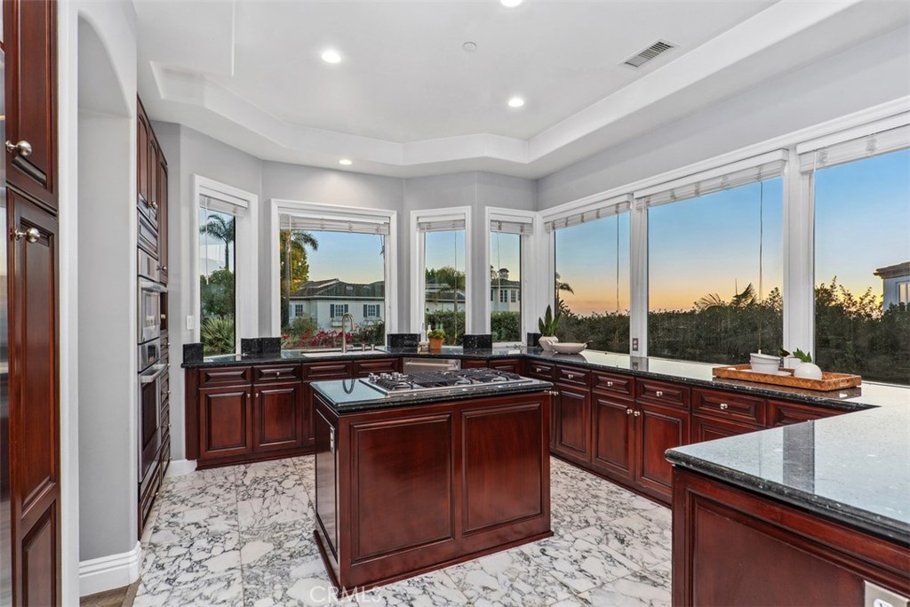 MLS #OC25200585 image #16