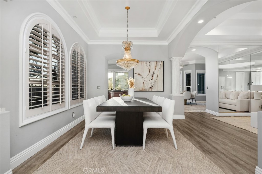 MLS #OC25200585 image #2