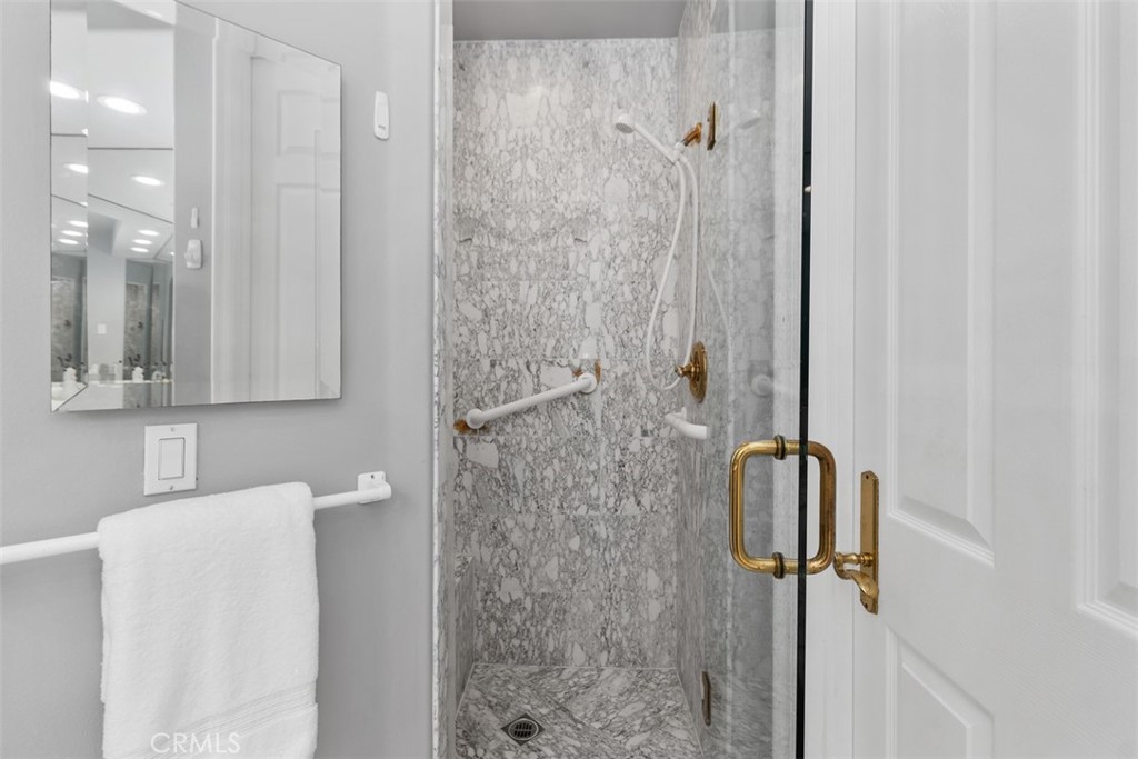 MLS #OC25200585 image #22