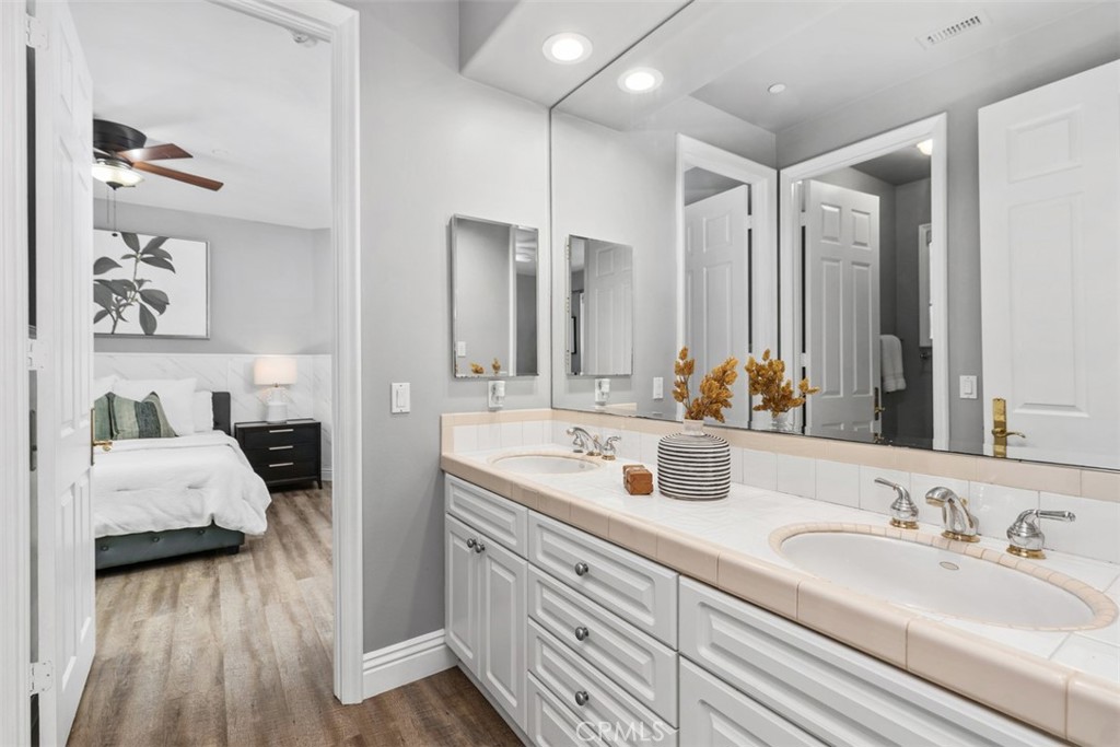 MLS #OC25200585 image #24