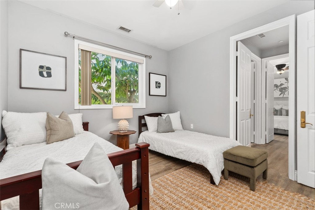 MLS #OC25200585 image #27