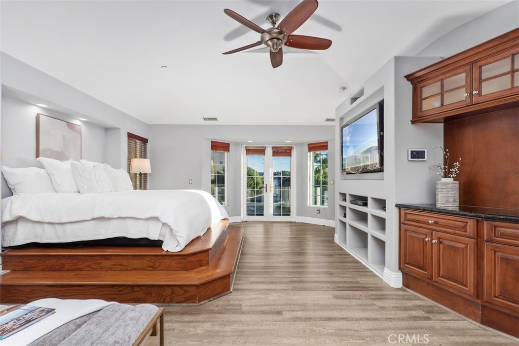 MLS #OC25200585 image #30