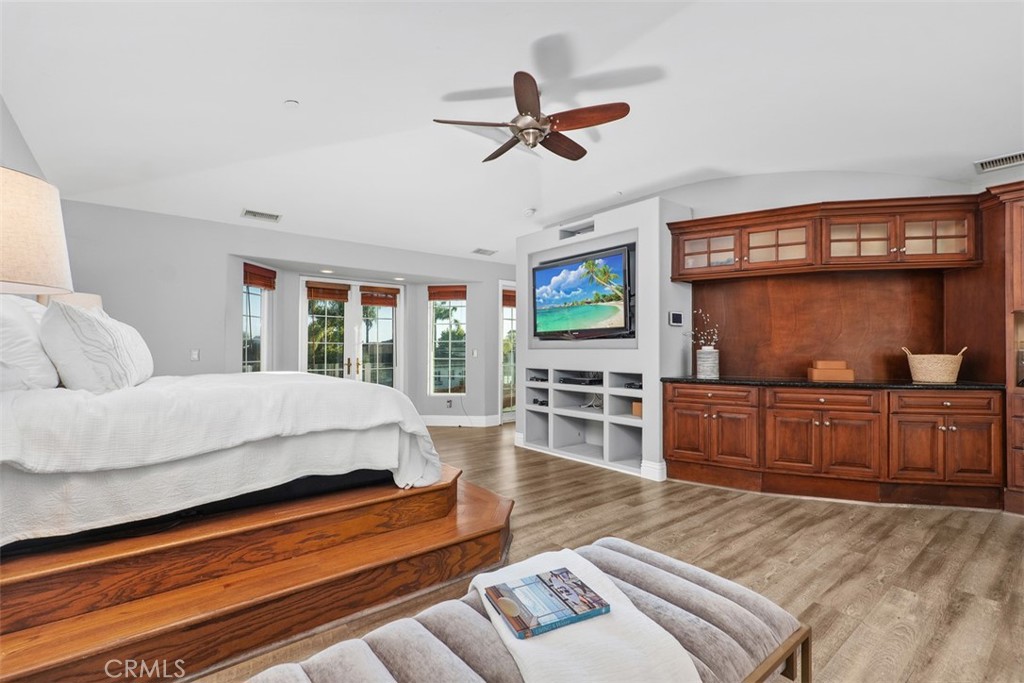 MLS #OC25200585 image #31