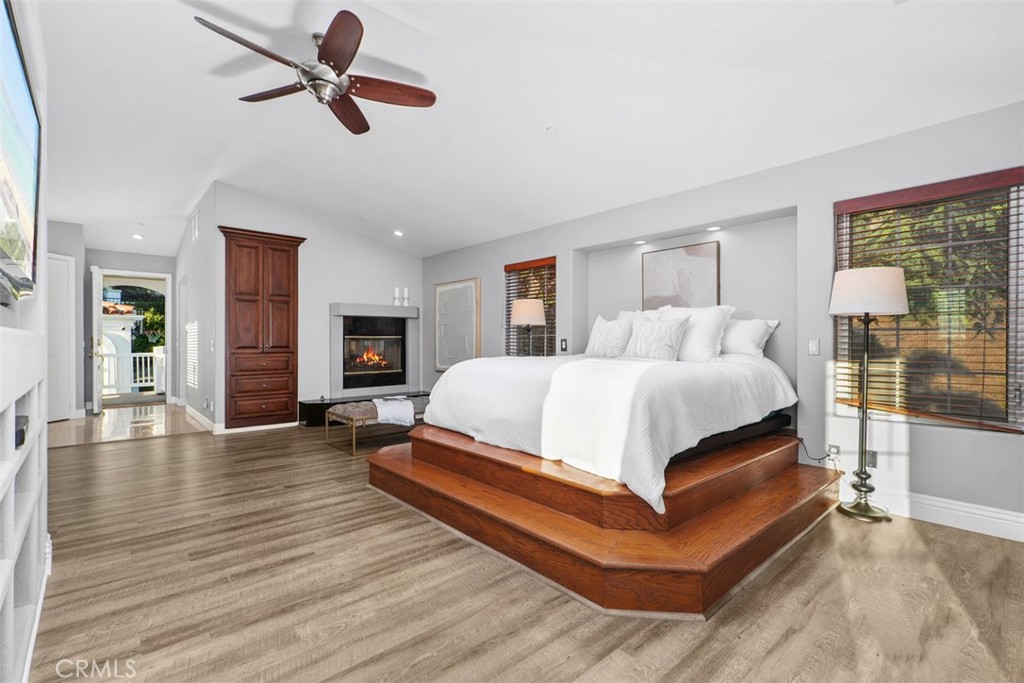 MLS #OC25200585 image #32