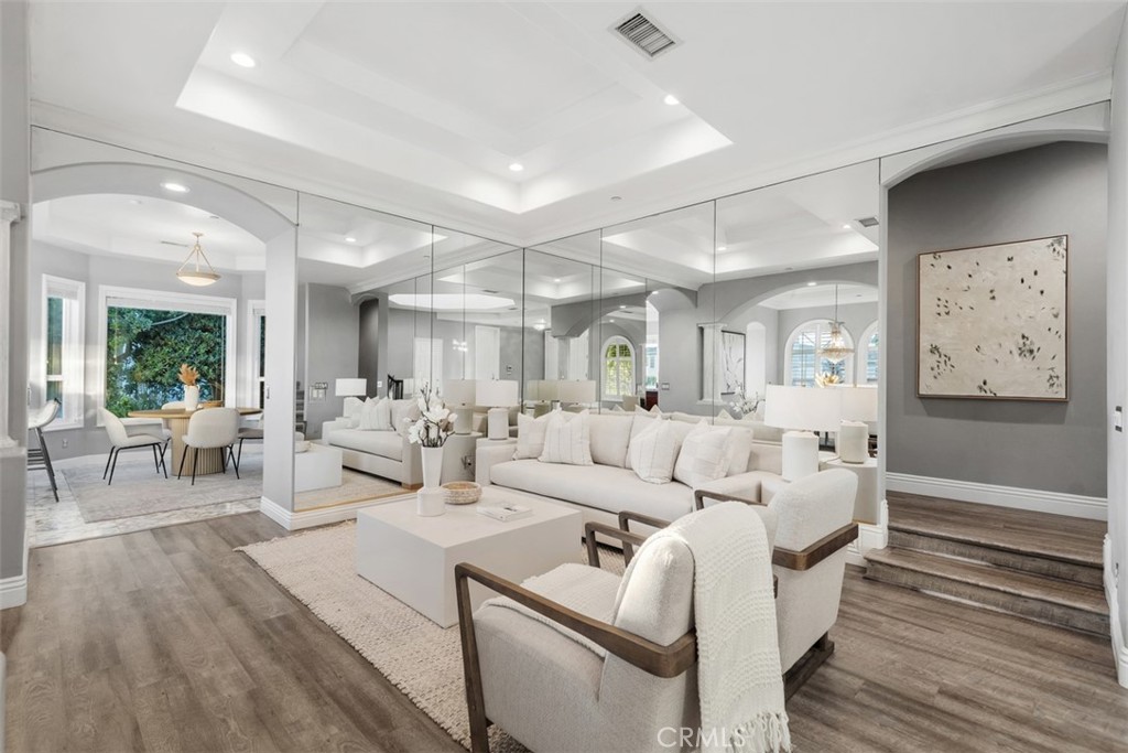 MLS #OC25200585 image #4