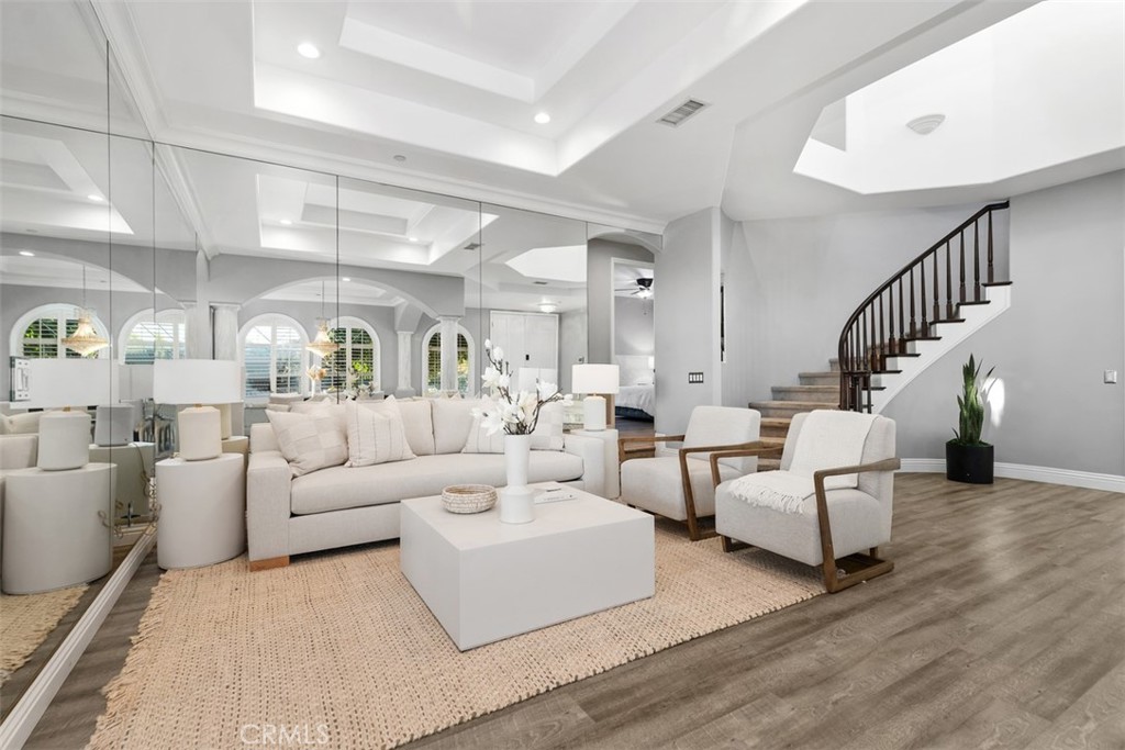 MLS #OC25200585 image #7