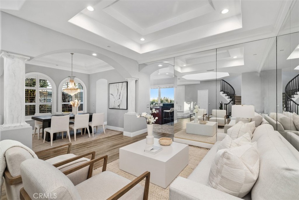 MLS #OC25200585 image #8