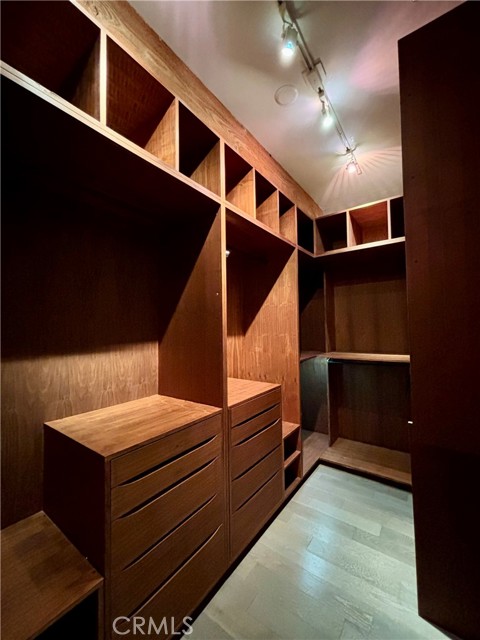 MLS #OC25200682 image #11