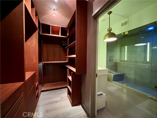 MLS #OC25200682 image #12