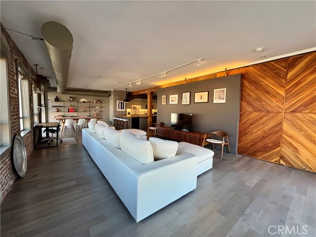 MLS #OC25200682 image #5