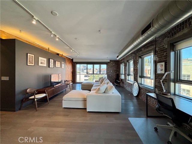 MLS #OC25200682 image #6