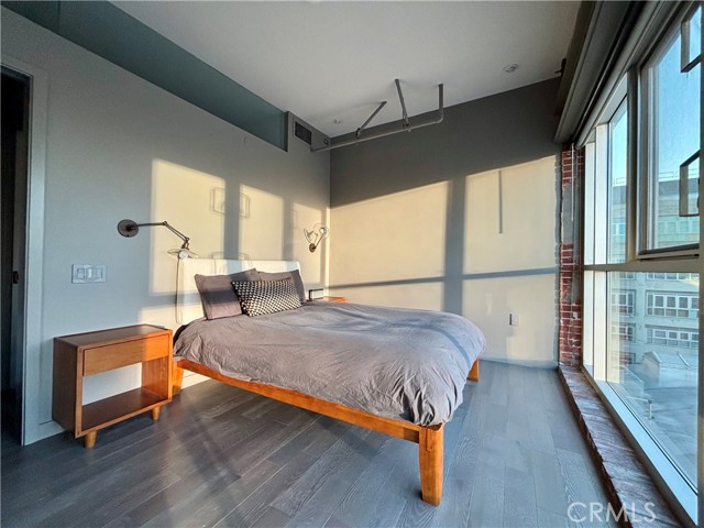 MLS #OC25200682 image #9