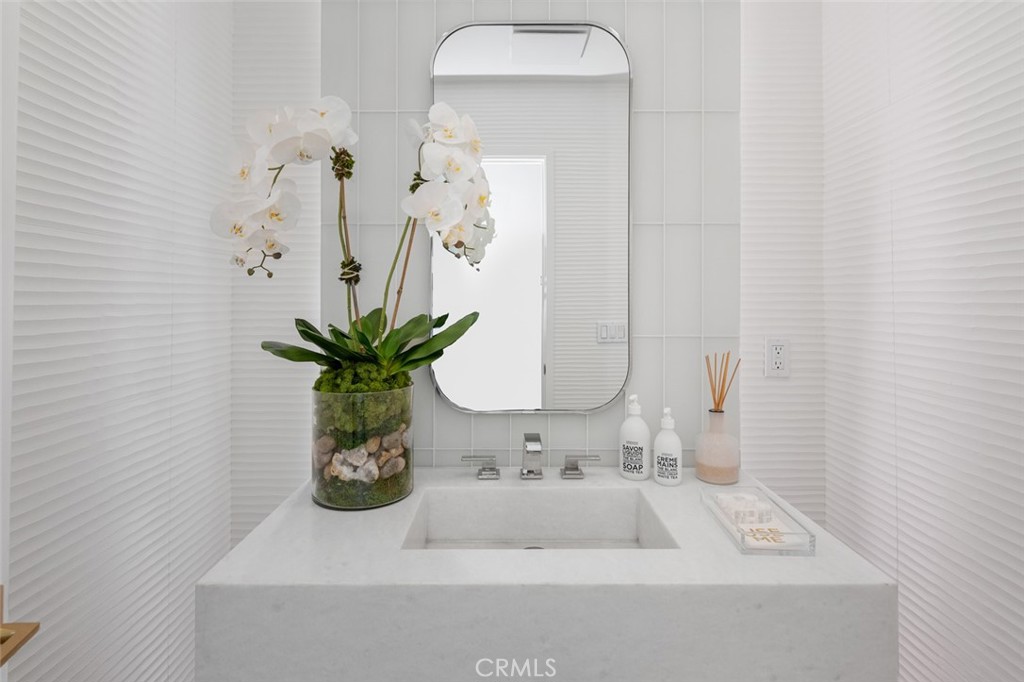 MLS #OC25200703 image #18