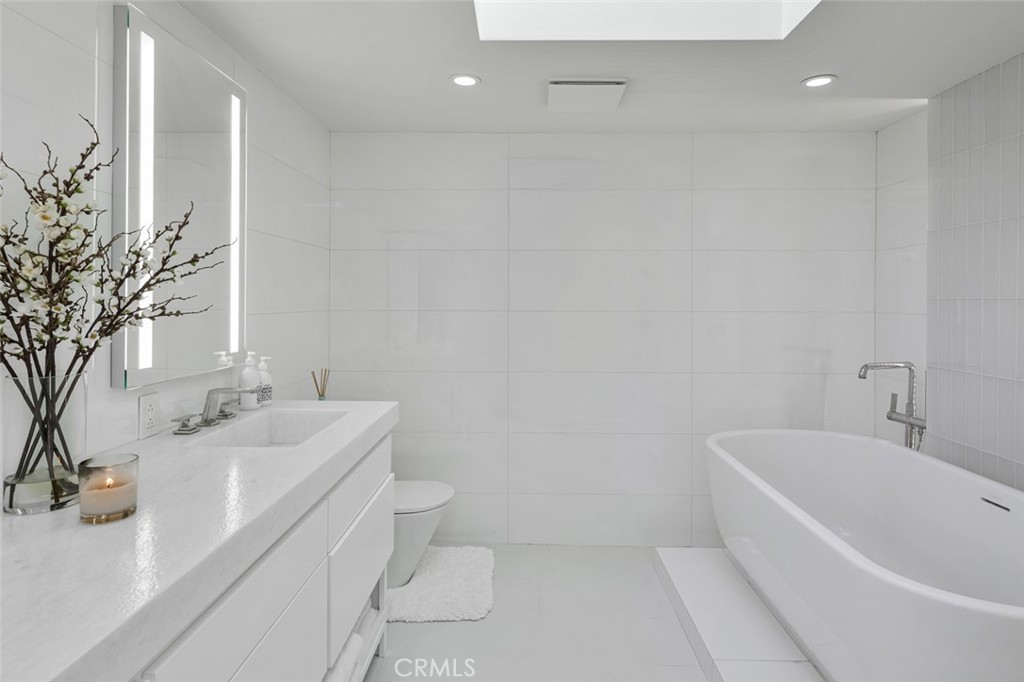 MLS #OC25200703 image #32