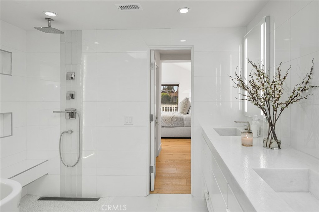 MLS #OC25200703 image #33