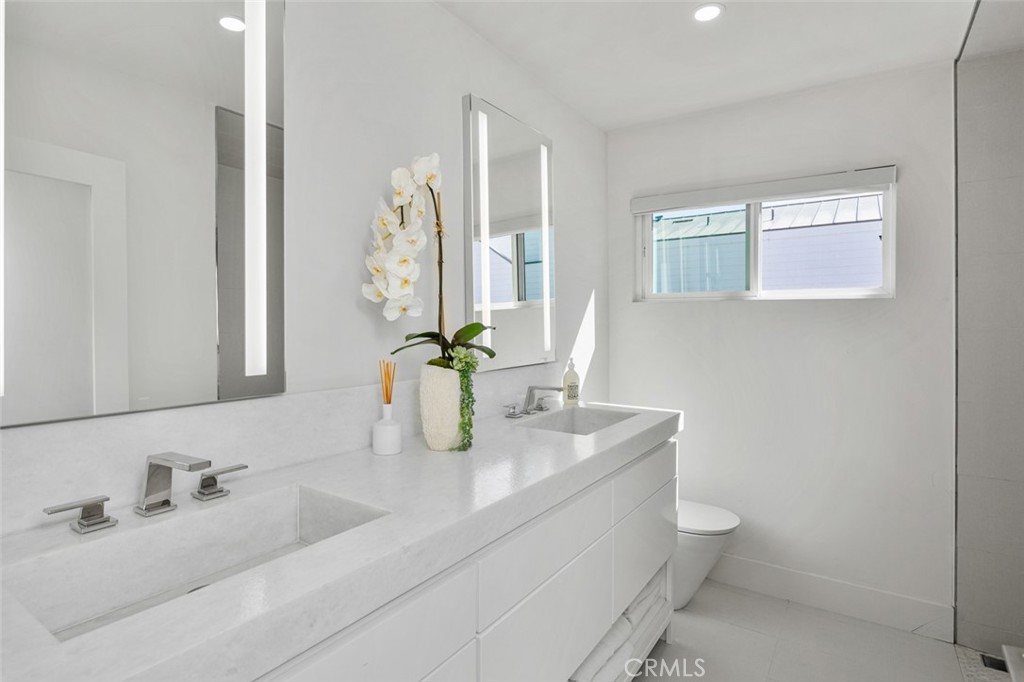 MLS #OC25200703 image #36