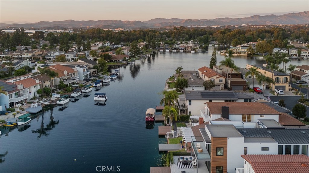 MLS #OC25200703 image #4