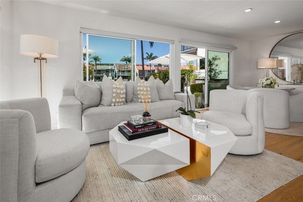 MLS #OC25200703 image #9