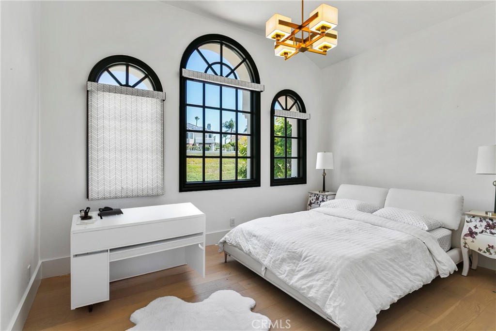 MLS #OC25200714 image #14