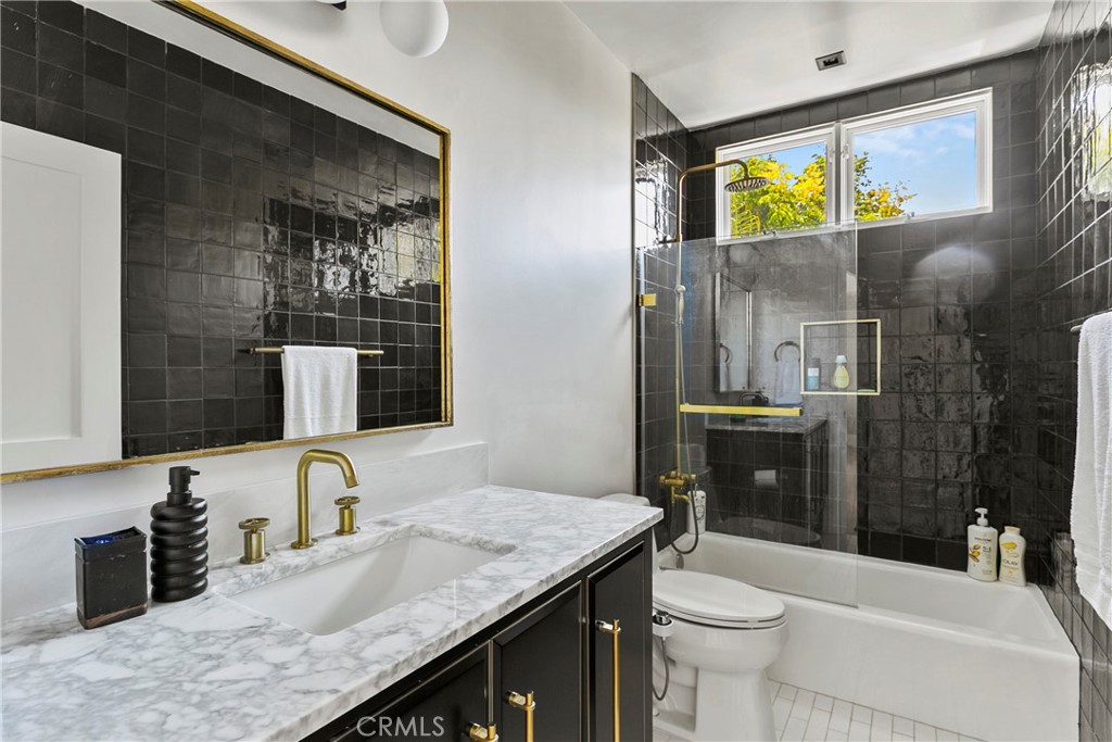 MLS #OC25200714 image #24