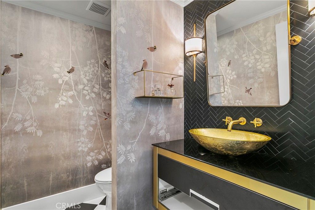 MLS #OC25200714 image #32