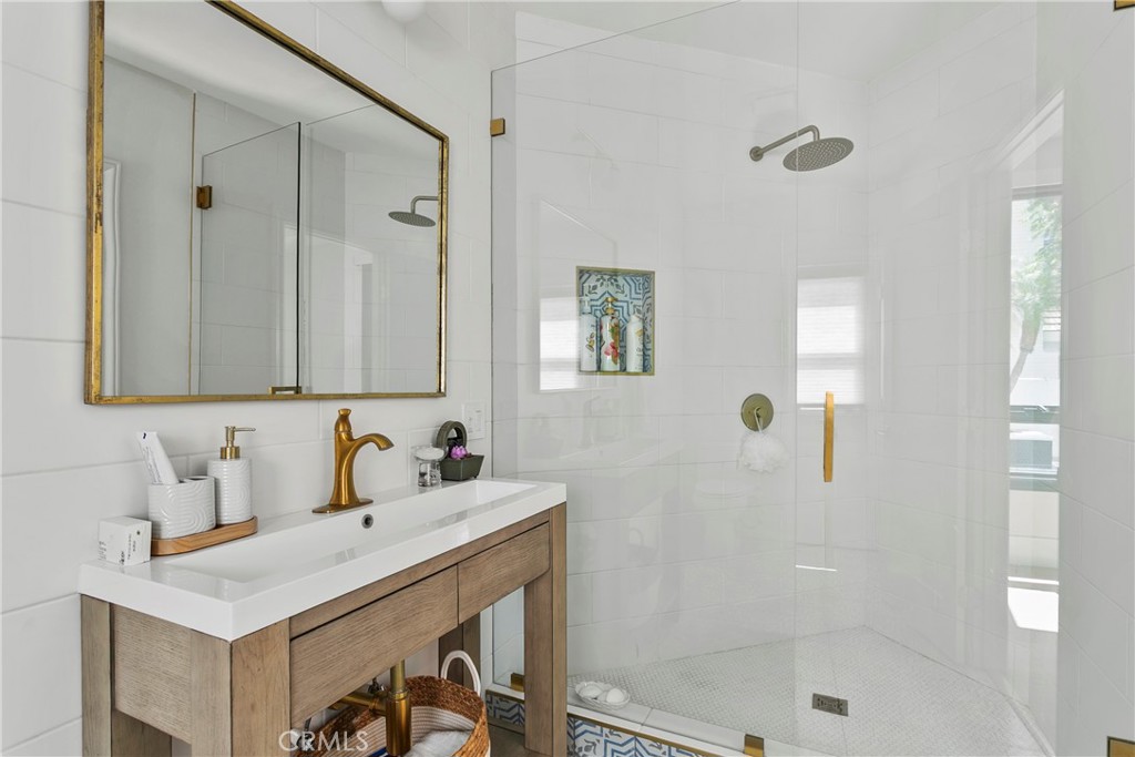 MLS #OC25200714 image #36