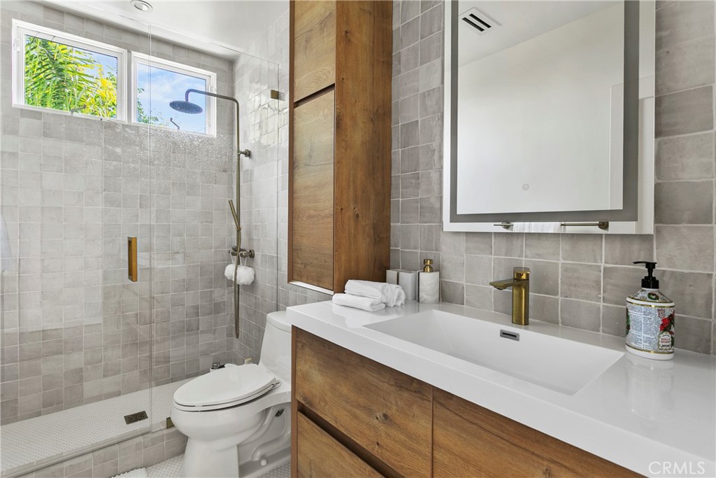 MLS #OC25200714 image #39