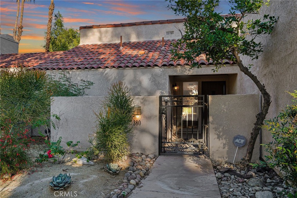 MLS #OC25200796 image #0