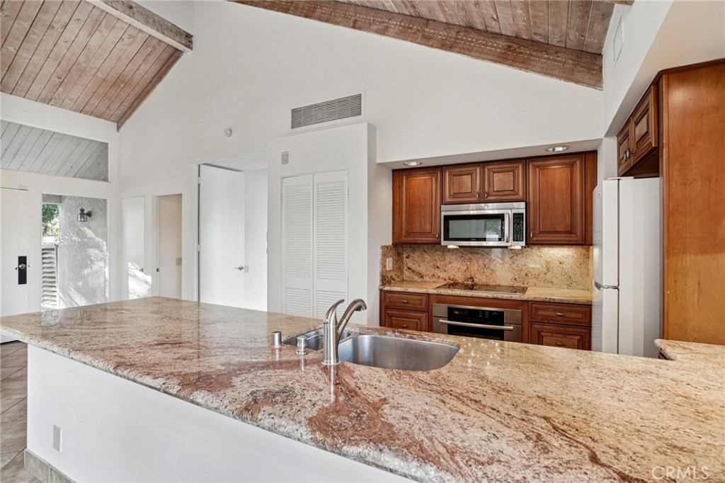 MLS #OC25200796 image #13