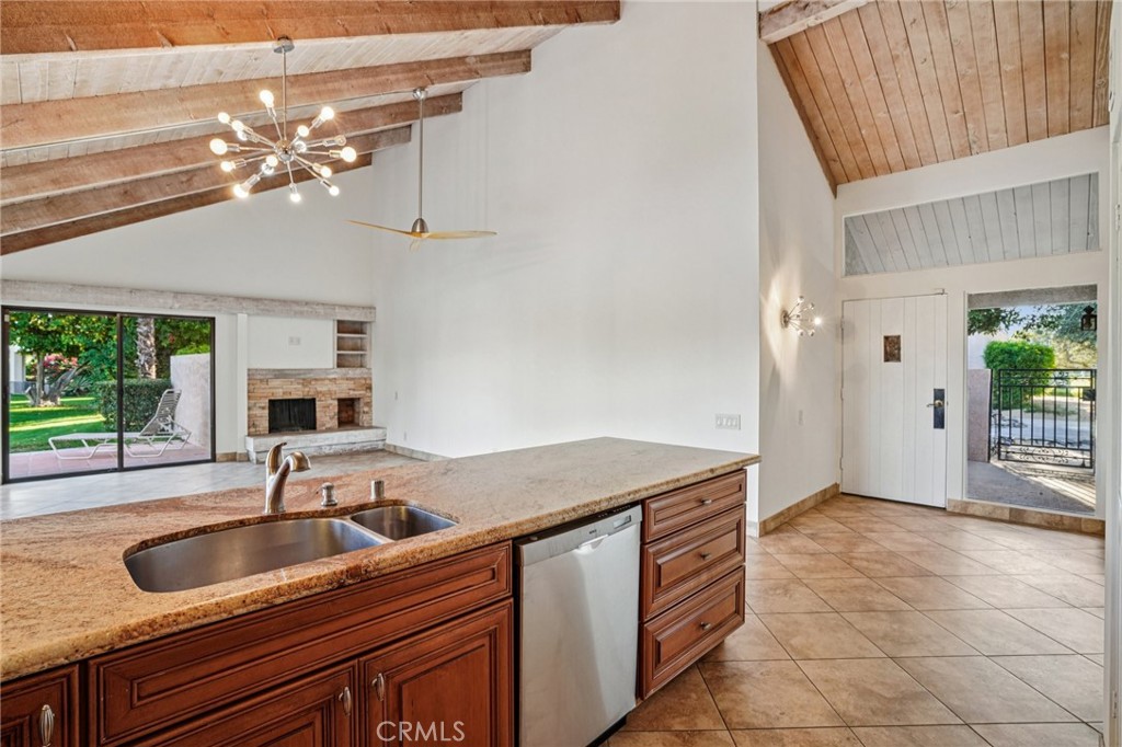 MLS #OC25200796 image #15