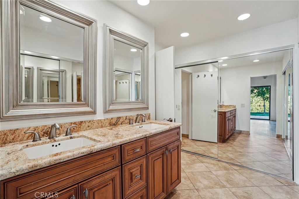 MLS #OC25200796 image #22