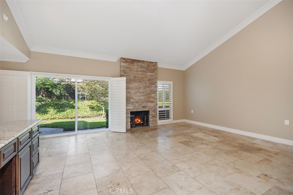 MLS #OC25200829 image #11