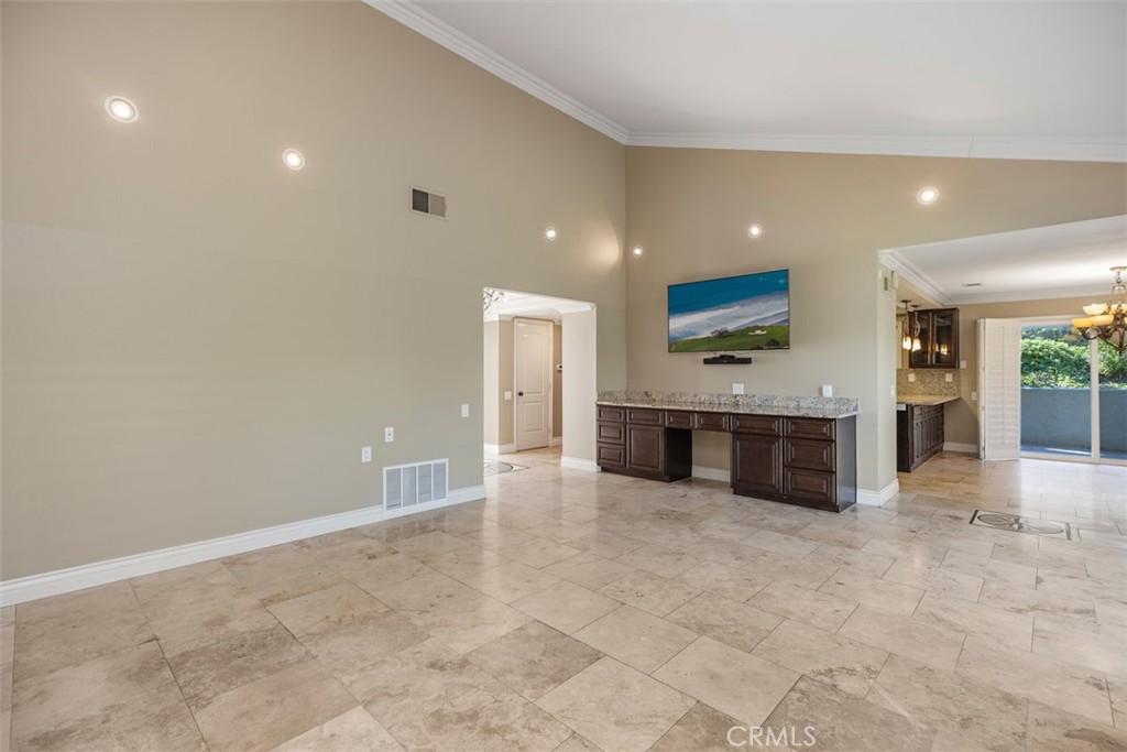 MLS #OC25200829 image #13