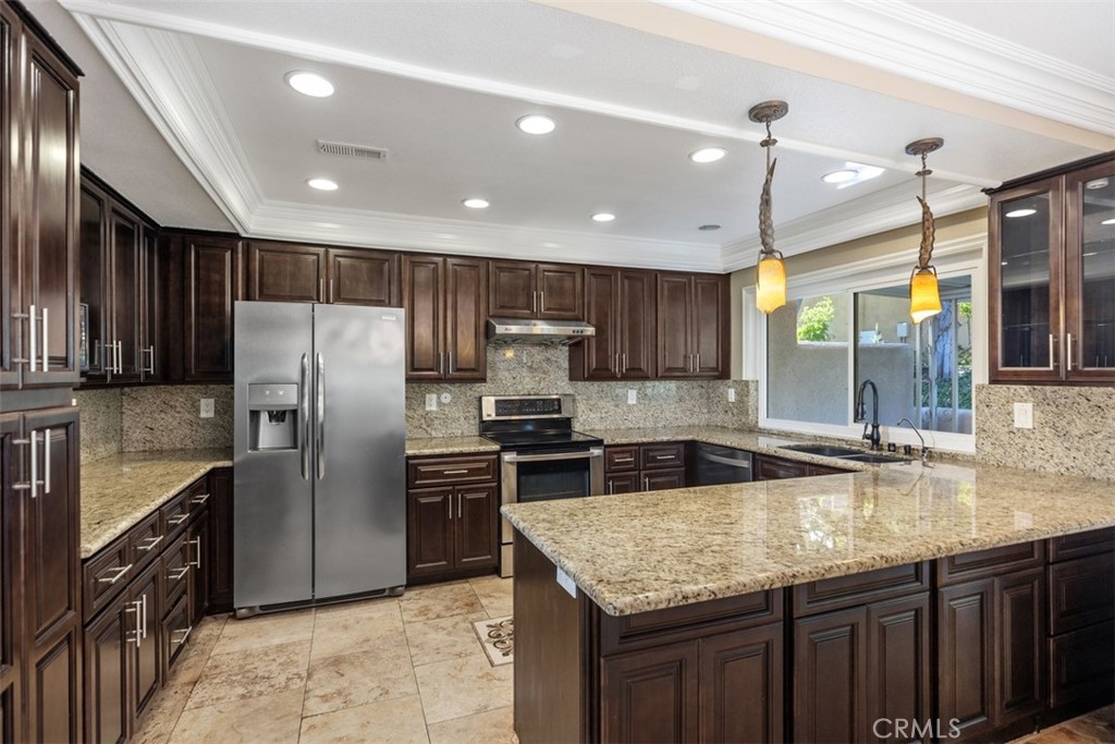 MLS #OC25200829 image #16