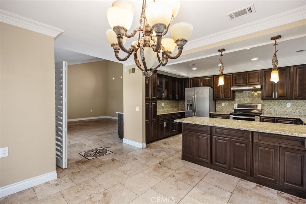 MLS #OC25200829 image #23