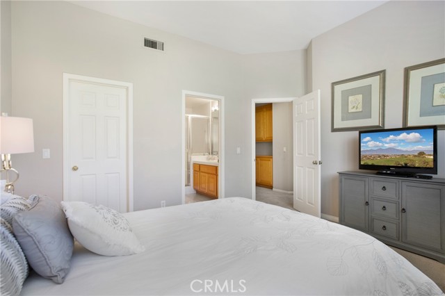 MLS #OC25200986 image #28