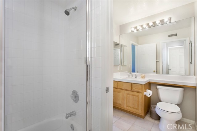 MLS #OC25200986 image #33