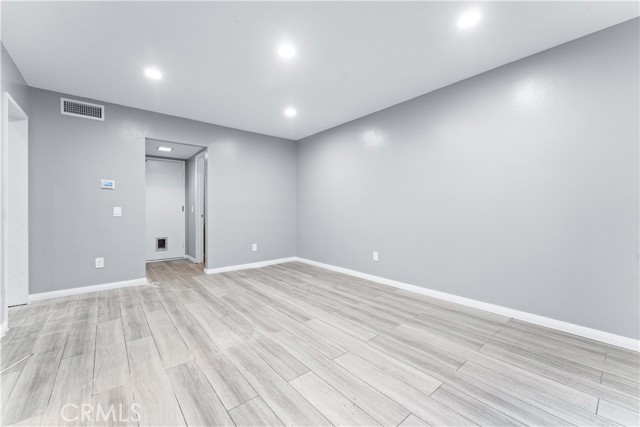 MLS #OC25201075 image #5