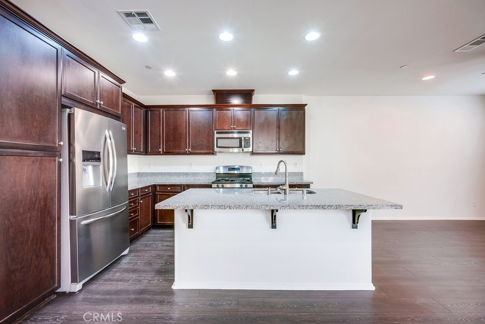 MLS #OC25201107 image #4