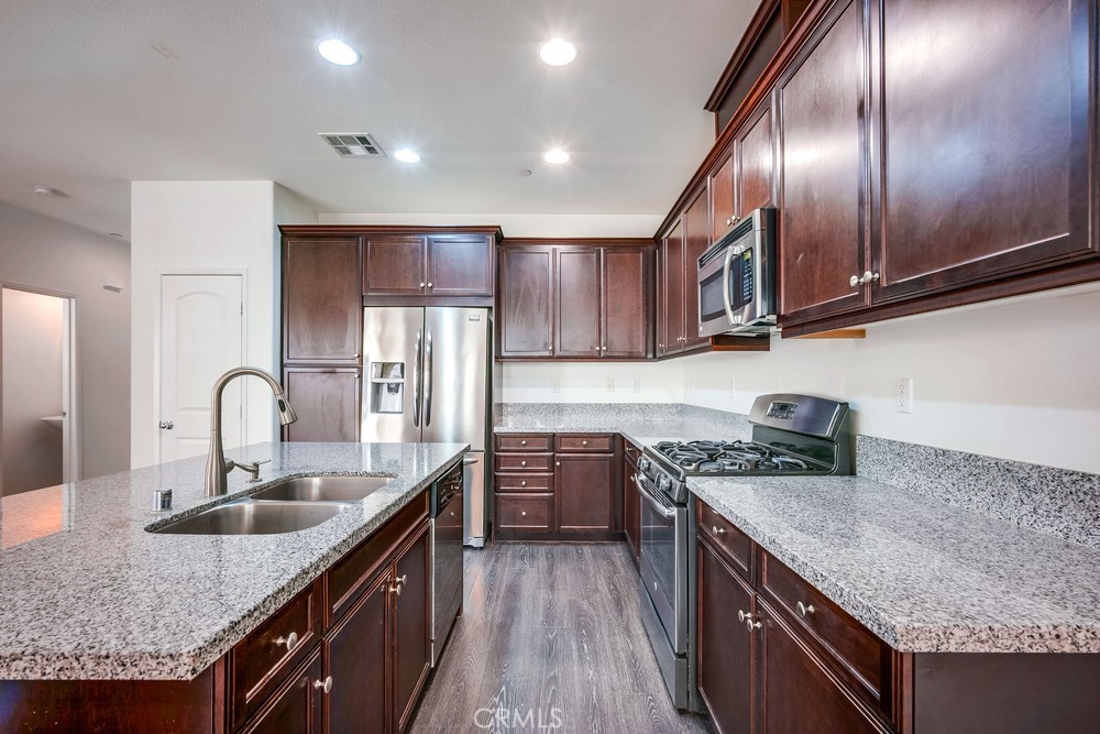 MLS #OC25201107 image #7