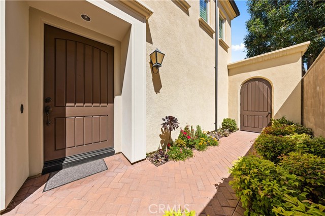 MLS #OC25201288 image #2