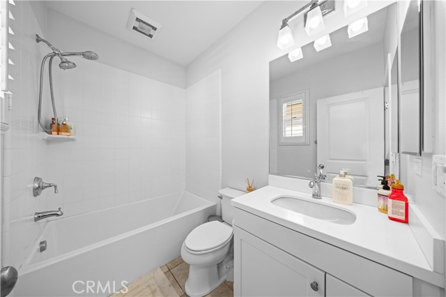 MLS #OC25201288 image #20