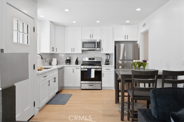 MLS #OC25201309 image #11